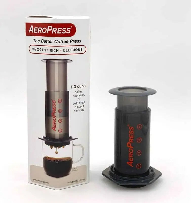 Bold Specialty Coffee - ¿Conocés la cafetera #AeroPress 🤔? Es un  dispositivo para preparar #café ☕ 👉🏽 Su nombre viene de la presión del  aire que empuja el café hacia abajo👇🏽 El
